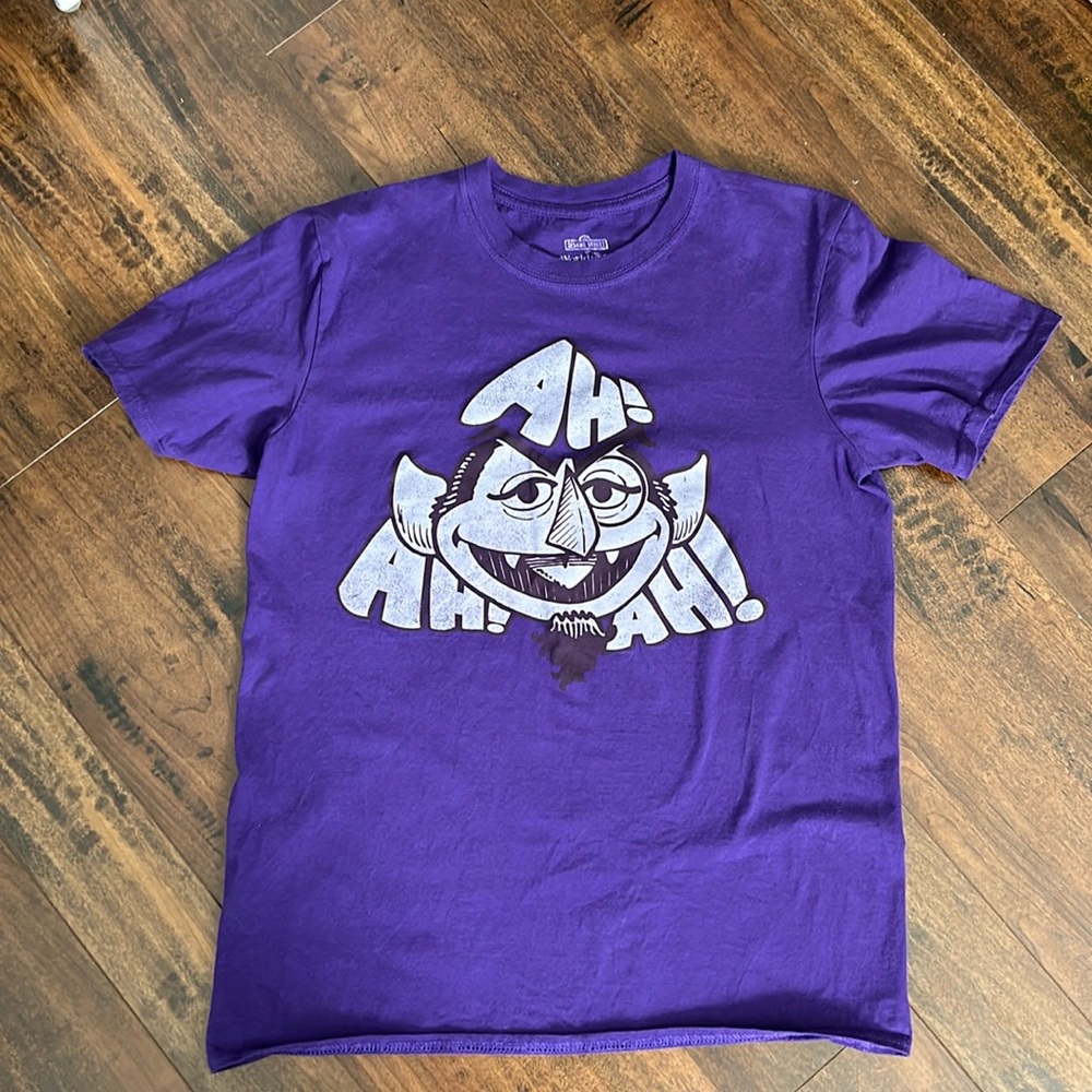 Sesame Street Count von Count Purple Shirt Adult Size Medium